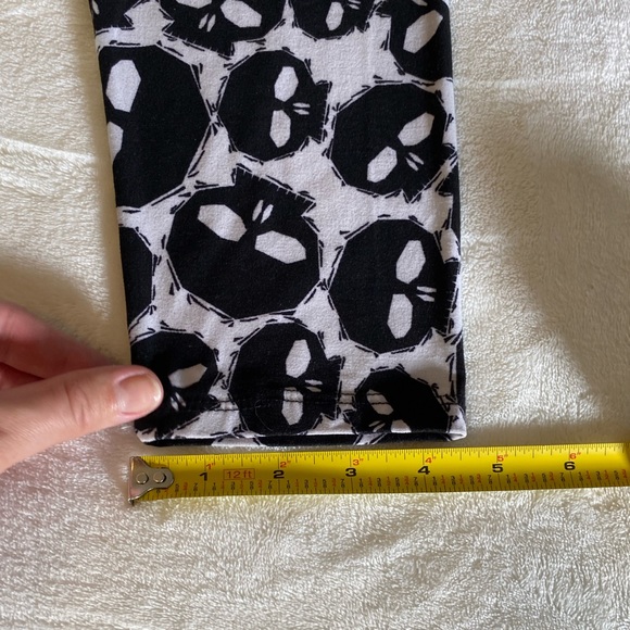Black and white skull leggings - Picture 9 of 9